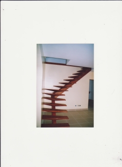 Escalier limon central - Emard-Bois-Menuisier-Escalier